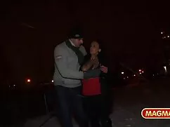 Egy barnás férfi, ak ...