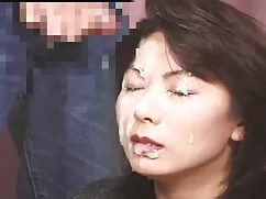 A szőke sokat tud ar ...