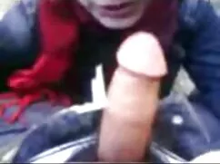 Egy kopasz srác kefé ...