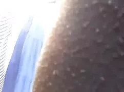 Egy fiatal férfi, ad ...
