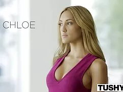 Egy idősebb nő maszt ...