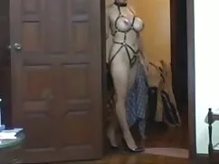 Egy nagy mellű feket ...