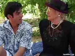 Hercegnő Arab szopni ...